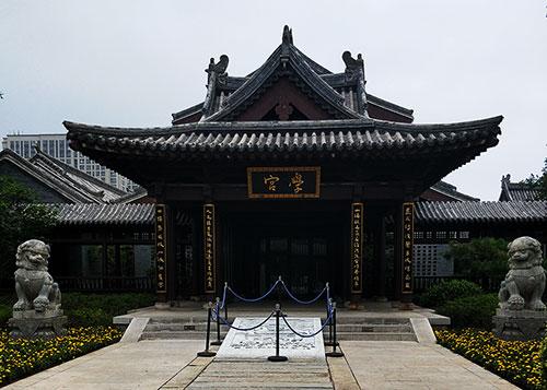 2025新澳门开奖记录和带妻儿自杀独自逃生与妻子带着孩子跳河