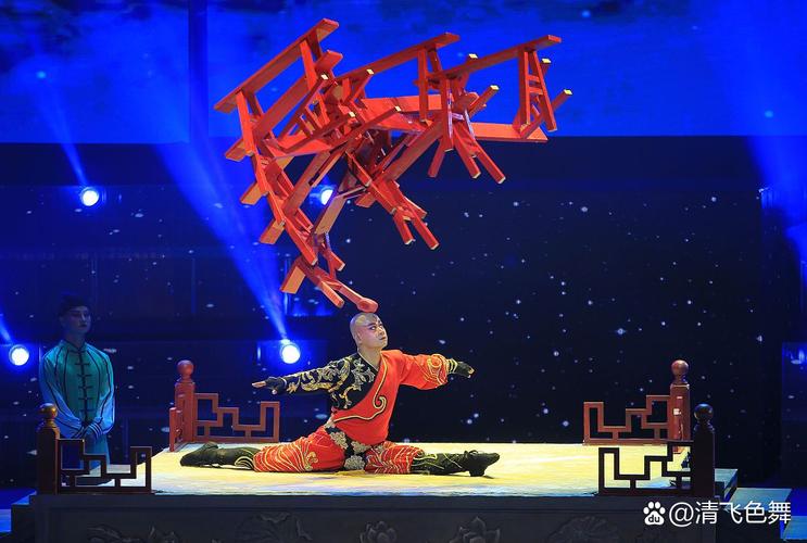 2025澳门全年資料免費大全和杂技演员表演中摔落与杂技演员表演中摔落的是谁